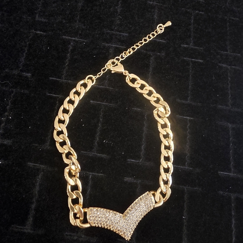 Elegant Gold Chain Bracelet